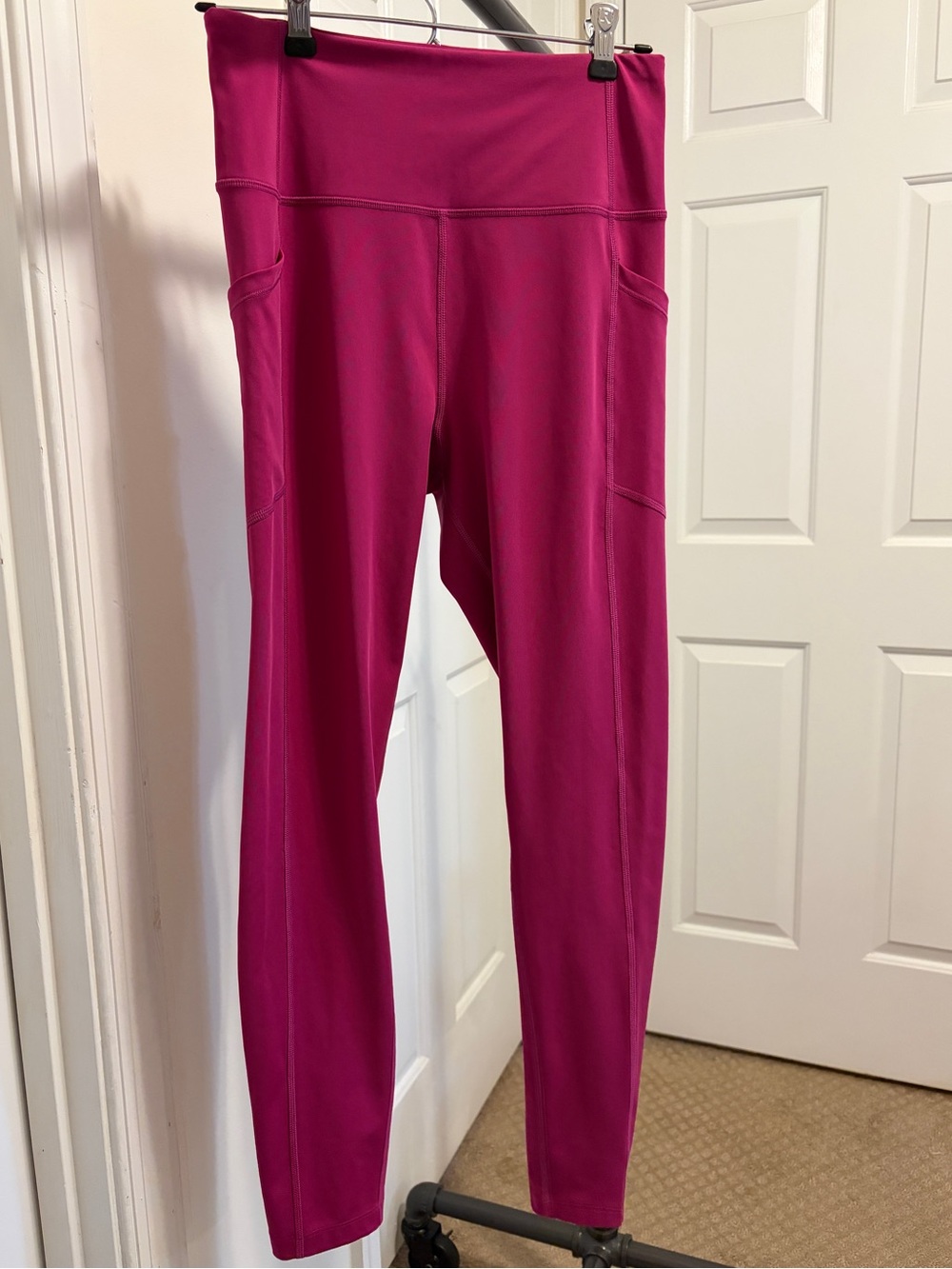Calvin Klein PERFORMANCE WOMENS SUPER HIGH WAIST SIDE POCKET LEGGINGS. Size: M